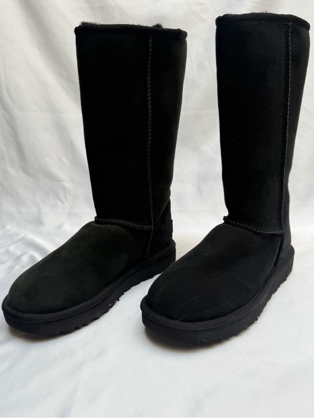UGG CLASSIC TALL  II SLIP ON SHEEPSKIN BOOT BLACK WOMENS SIZE US 5 RETAIL $225